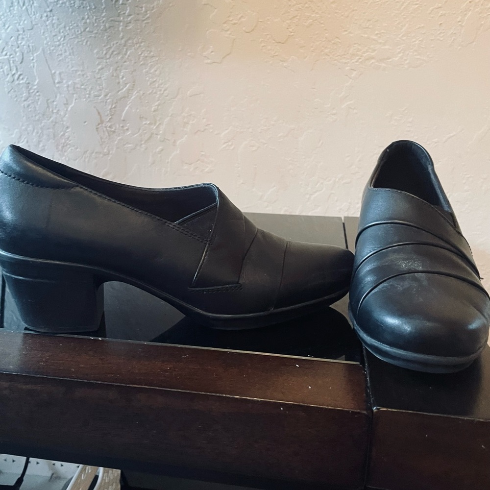 Size 7 black Clarke soft sole trouser shoes